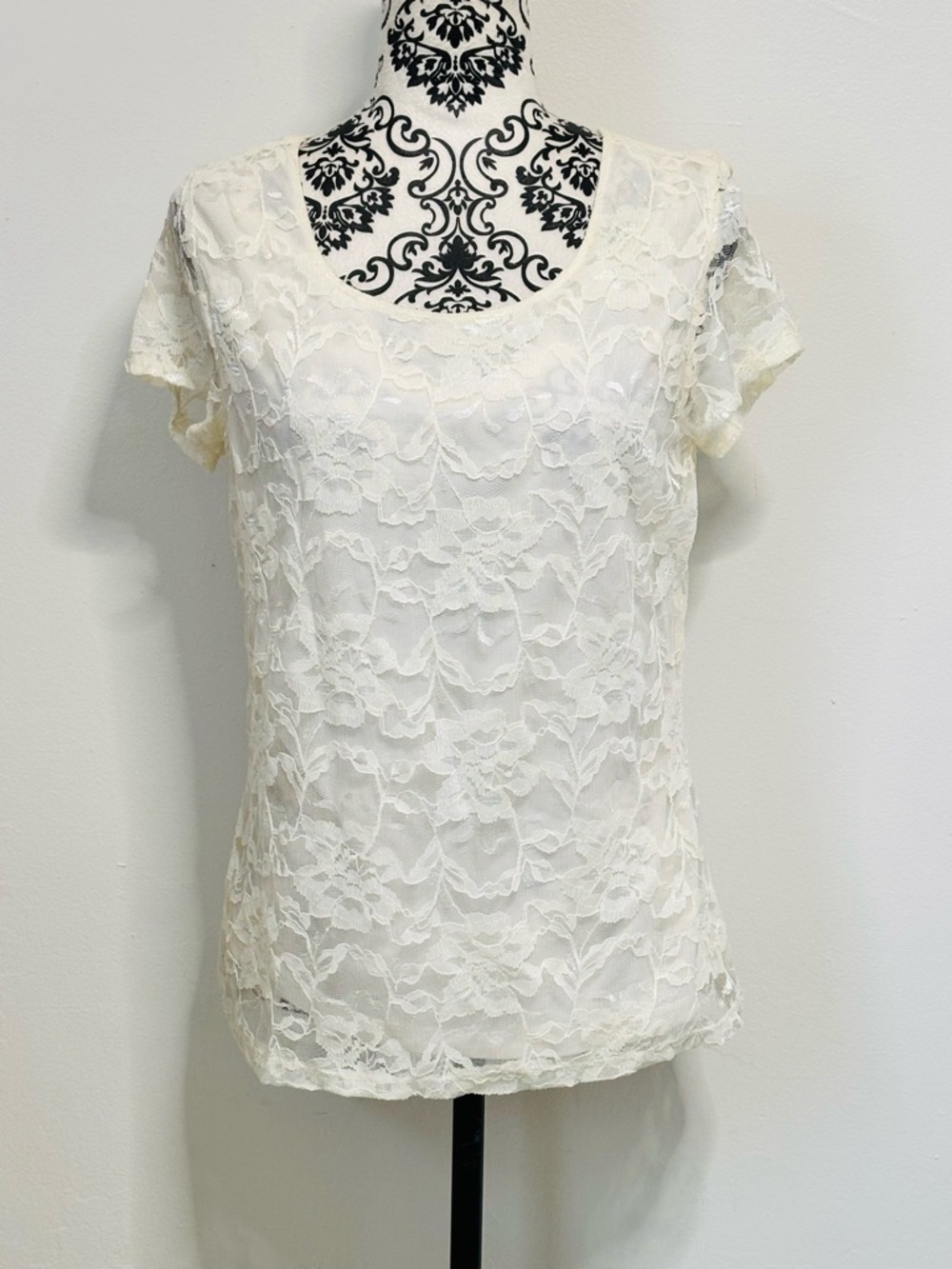 Isaac Mizrahi white Lace Short Sleeve Scoop Neck Top medium new with tags